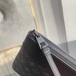 2026年5月11日入荷Louis Vuitton バッグM82543  M82545  monogram shadow  monogram 32 x 21 x 8  高品質新作/誕生日プレゼント/XS工場