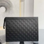 2026年5月11日入荷Louis Vuitton バッグPOCHETTE VOYAGE   M61692 Monogram Eclipse Pochette Voyage 高品質新作/誕生日プレゼント/XS工場