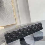 2026年5月11日入荷Louis Vuitton バッグPOCHETTE VOYAGE   M61692 Monogram Eclipse Pochette Voyage 高品質新作/誕生日プレゼント/XS工場