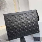 2026年5月11日入荷Louis Vuitton バッグPOCHETTE VOYAGE   M61692 Monogram Eclipse Pochette Voyage 高品質新作/誕生日プレゼント/XS工場