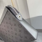 2026年5月11日入荷Louis Vuitton バッグM30840 Pochette Voyage  Taga  Monogram 27.0 x 21.0 x 6.0  高品質新作/誕生日プレゼント/XS工場