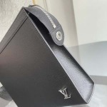 2026年5月11日入荷Louis Vuitton バッグM30450Pochette Voyage  Taga   LV  27 21 3cm高品質新作/誕生日プレゼント/XS工場