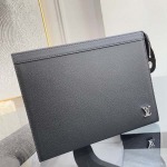 2026年5月11日入荷Louis Vuitton バッグM30450Pochette Voyage  Taga   LV  27 21 3cm高品質新作/誕生日プレゼント/XS工場