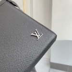 2026年5月11日入荷Louis Vuitton バッグM30450Pochette Voyage  Taga   LV  27 21 3cm高品質新作/誕生日プレゼント/XS工場