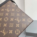 2026年5月11日入荷Louis Vuitton バッグM61694POCHETTE VOYAGE   Monogram Eclipse   Pochette Voyage  27 x 21 x 6 高品質新作/誕生日プレゼント/XS工場