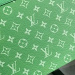 2026年5月11日入荷Louis Vuitton バッグPOCHETTE VOYAGE   M83099  Monogram Eclipse Pochette Voyage 高品質新作/誕生日プレゼント/XS工場
