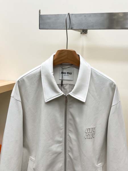 2026年8月7日入荷秋冬新作Miu miuジャケット高級品/LD工場