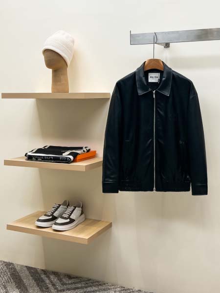 2026年8月7日入荷秋冬新作Miu miuジャケット高級品...