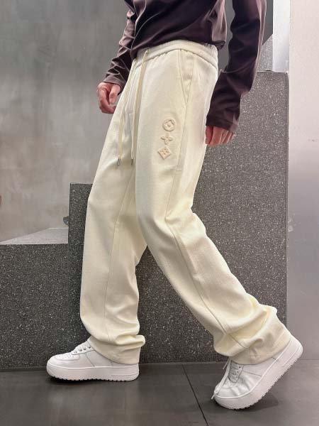 2026年8月21日秋冬新作Louis Vuittonスラッ...