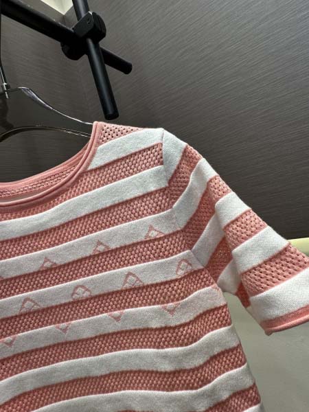 2026年10月8日入荷秋冬新作Louis Vuittonニットの半袖女性用ファッション/誕生日プレゼント/贈り物 can工場