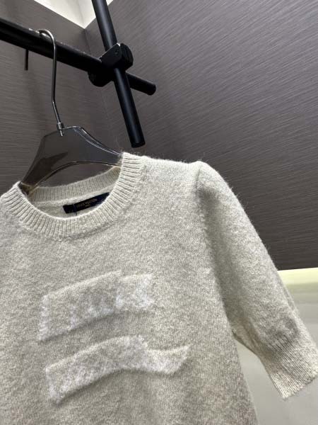 2026年10月8日入荷秋冬新作Louis Vuitton半袖 tシャツ女性用ファッション/誕生日プレゼント/贈り物 can工場