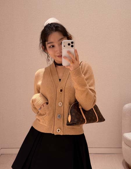 2026年10月8日入荷秋冬新作Louis Vuitton ニットカーディガン  女性用ファッション/誕生日プレゼント/贈り物 can工場