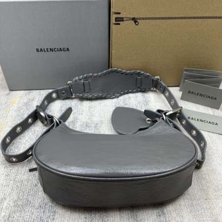 原版復刻人気新作 バレンシアガバッグ26X16X10CM C+工場★超厳選★入手困難な